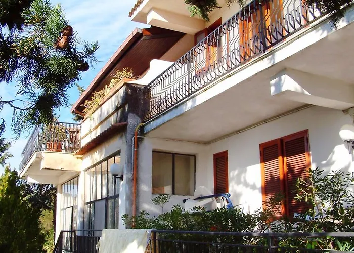 Villa Laura Sea View Apartments